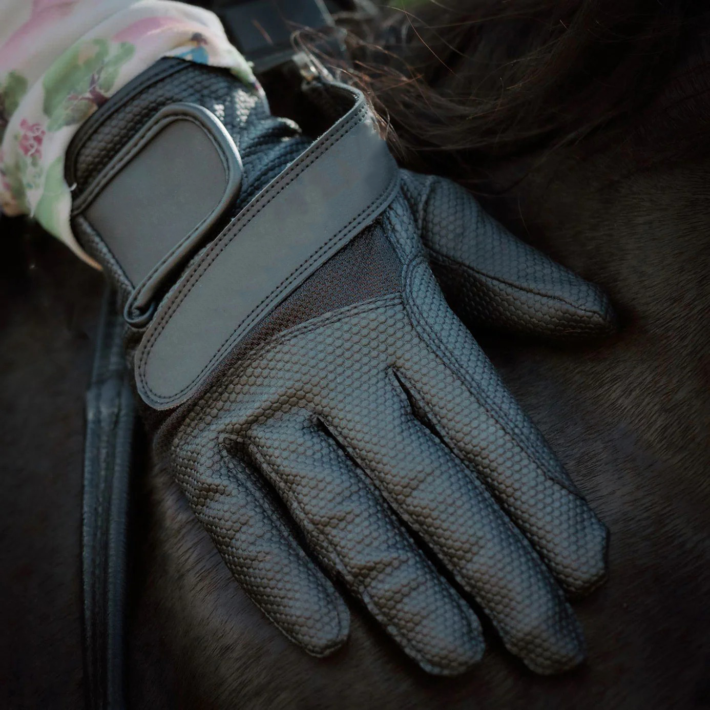 Riding Gloves – Adjustable Training Aid for Better Rein Contact